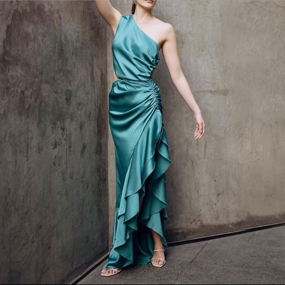 Asymmetrical dress with slit